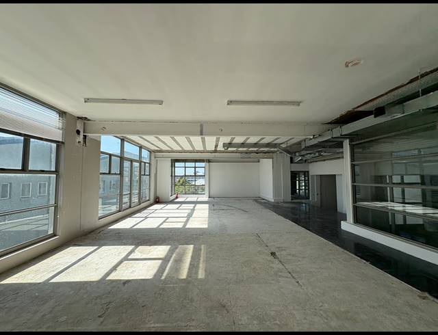 1,163M² OFFICE TO LET IN WOODSTOCK